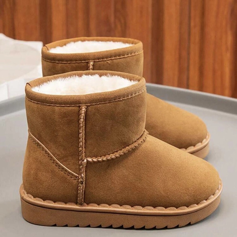 Cozy Tan Shearling-Lined Boots  size 2. grey1